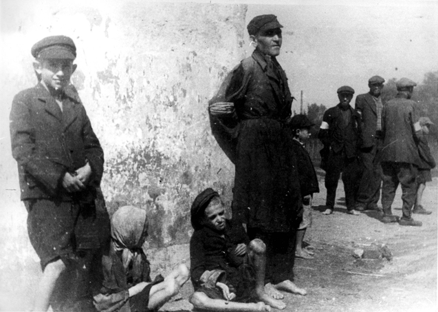 Starving Jews in Tomaszow Mazowiecki