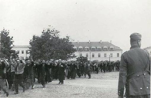 Jews are rounded up in Tomaszow Mazowiecki